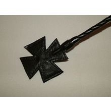 Чёрный плетеный стек с крестом на конце - 70 см.