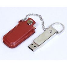 Кожаная флешка с застежкой коричневого цвета