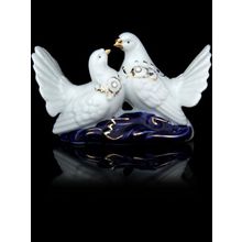 Статуэтка из керамики "Воркующие голуби на синей подставке" со стразами (SL-516938) K010658