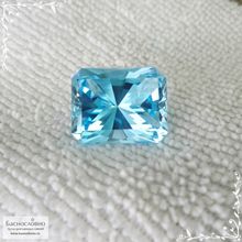 Яркий небесно-голубой топаз (оттенок Top sky blue) из Нигерии огранка в Баснословно октагон 18,93x14,95мм 30,8 карат