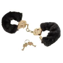 Pipedream Наручники с чёрной меховой опушкой GOLD DELUXE FURRY CUFFS (черный с золотистым)