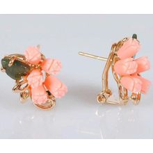 Серьги с кораллом и нефритом "5 роз лист завиток"