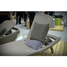 Шезлонг - лежак пластиковый для дачи Keter Pacific