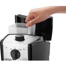 Кофеварка рожковая DeLonghi EC 157.B черный