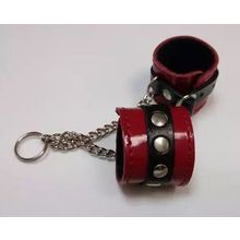 Подиум Брелок в виде красно-чёрных наручников (красный с черным)