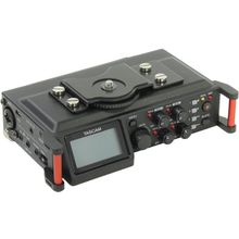 TASCAM   DR-70D  4-канальный аудиорекордер для камер DSLR (LCD,  SDXC,  USB2.0,  4xAA)