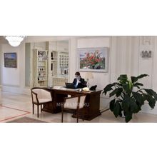 Деревянное кресло с подлокотниками для офиса, ресторана, салона