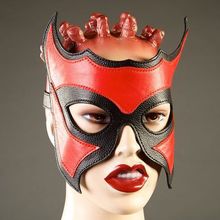 Подиум Кожаная маска-очки с красной вставкой (красный с черным)