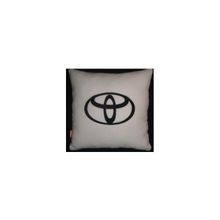 Подушка Toyota бела, вышивка черная
