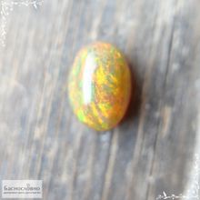 Огненный опал из Эфиопии огранка овал кабошон 14x9,88мм 4,14 карат