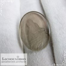 Резной волк на светло-коричневом дымчатом кварце (раухтопаз) работы Баснословно овал без граней 25x18мм