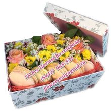 Макаруны и цветы в коробочке Набор Позитив
