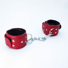 Красные кожаные наручники с меховым подкладом (49548)
