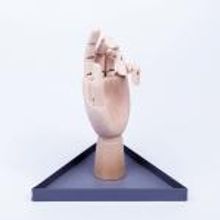 Doiy Органайзер для украшений The Hand серый арт. DYHANDDGR