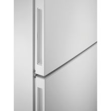 Холодильник Electrolux RNC7ME34W2 белый