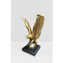 Скульптура орла на шаре в золотом цвете (85 см)