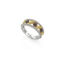 Кольцо из белого золота, украшенное бриллиантами