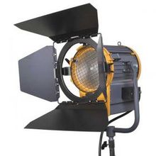 Галогеновый осветитель GreenBean Fresnel 2000 с линзой Френеля