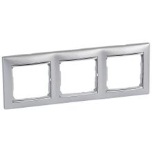 Legrand Рамка 3-постовая Legrand Valena алюминий серебряный штрих 770353 ID - 244912