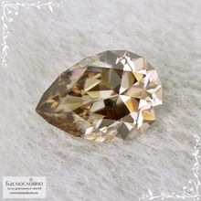 Циркон оттенка Шампань из Танзании (Танга) огранки в Баснословно груша 14,13x10,05мм 7,8 карат