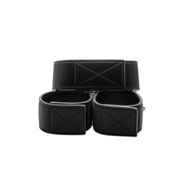 Shots Media BV Чёрный двусторонний ошейник с наручниками Reversible Collar and Wrist Cuffs (черный)