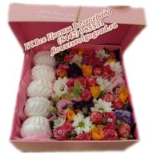 Цветы в коробке с зефиром Розовая Мечта