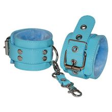 Sitabella Голубые лаковые наручники с меховой отделкой