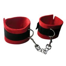 Красно-черные наручники из текстиля с цепочкой на карабине красный с черным