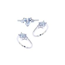 Кольцо с фианитом в виде сердца (Размер: 18.2)